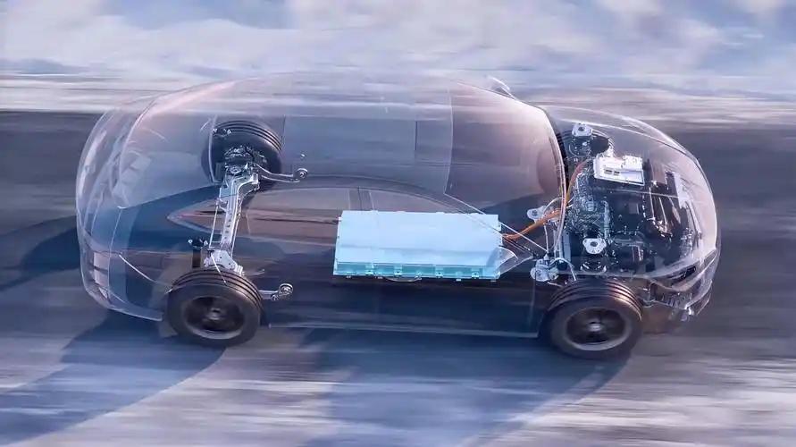 曾几何时，靠“可油可电无焦虑”杀疯新能源市场的增程车，如今居然走起了下坡路，从“