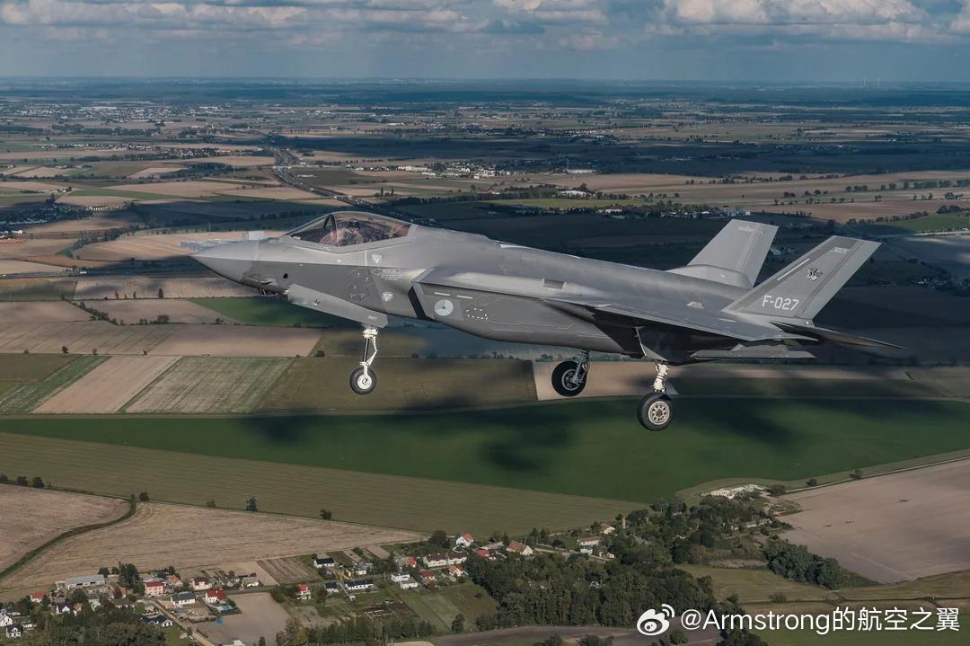 在波兰击落俄军无人机的荷兰F-35AF-027获得了击坠标志​​​