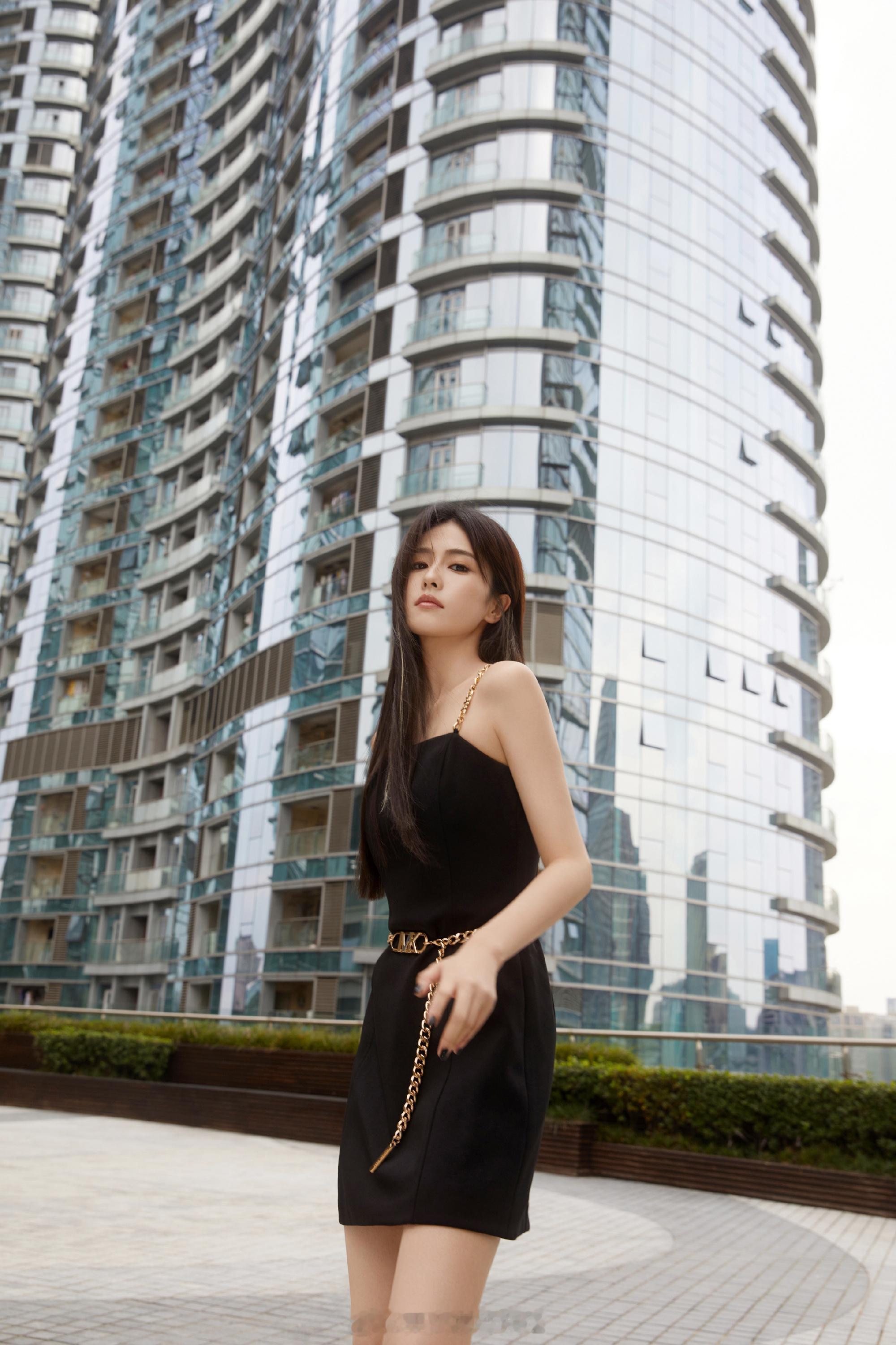 白鹿代言穿搭写真