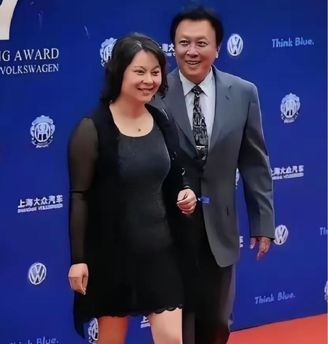 谁能想到，老戏骨唐国强的亲闺女唐莉，居然和老公窝在小县城里开着一家不起眼的小饭馆