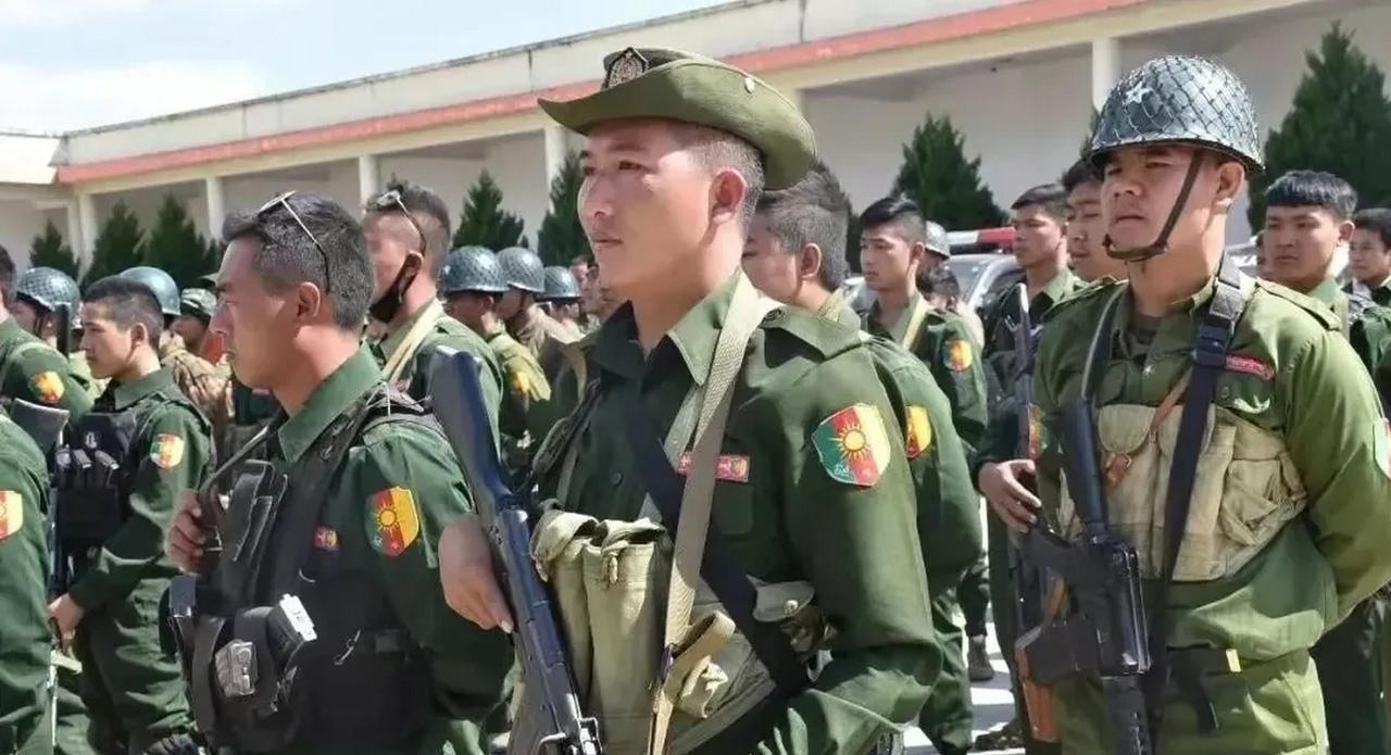 德昂军是真的输的很惨！德昂君损失极为重大，这两天缅军论坛上，上传了好多德昂军官