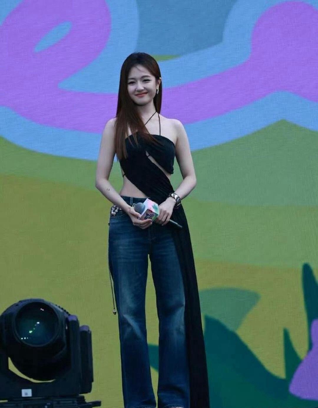 李兰迪最近有照过镜子吗？
