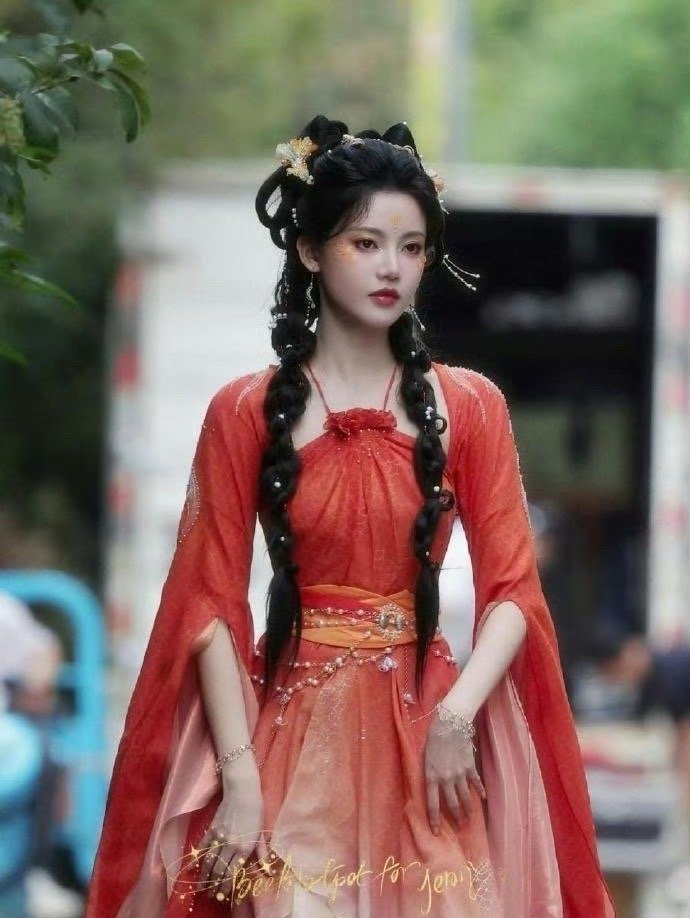 现在的古装剧是越来越开放，怎么连肚兜都可以外穿了[doge]​​​