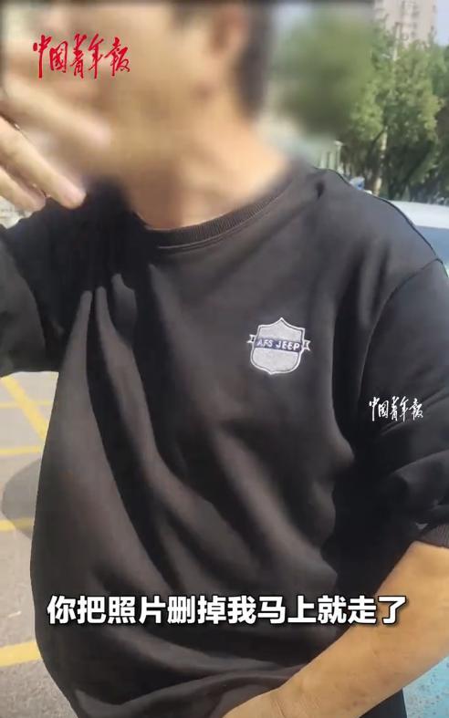 “这下后悔了吧！”9月25日，陕西西安，一出租车司机在医院门口等客，造成了道路拥