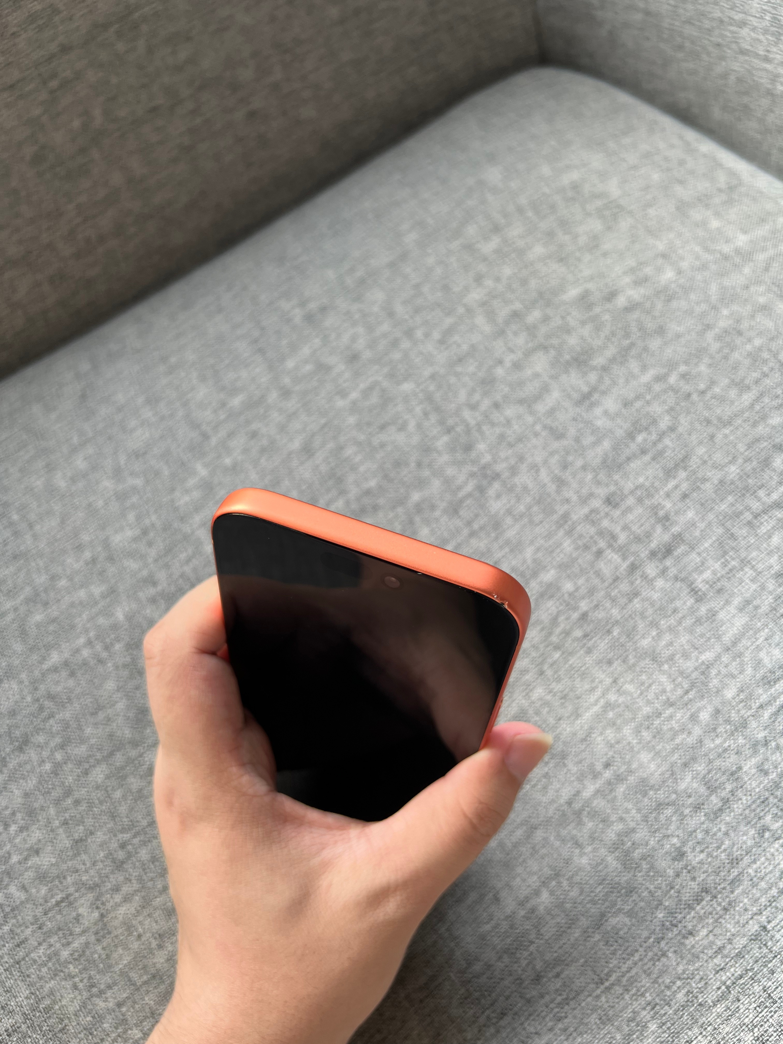 国行iPhone17ProMax256G橙色，屏幕边缘细小磕碰，中框明显