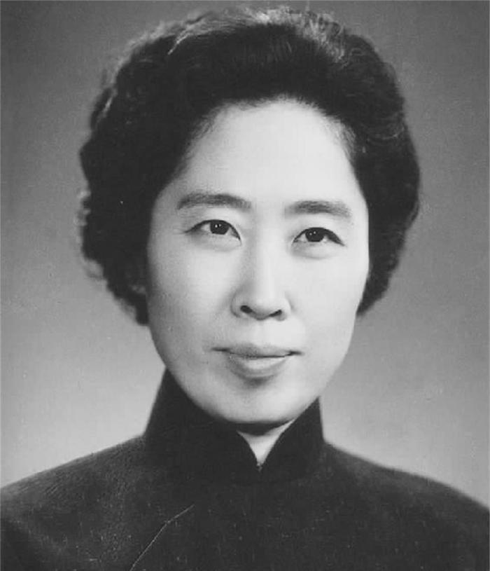 王光美追悼会上，刘源罕见失态，李讷嘱咐儿子：快去帮帮你刘叔！2006年，刘少奇夫