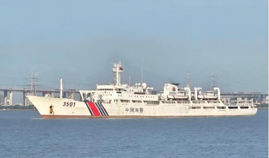 台湾三艘船围堵大陆一艘海警船，围了34小时。你真以为这是一场势均力敌的海上对峙？