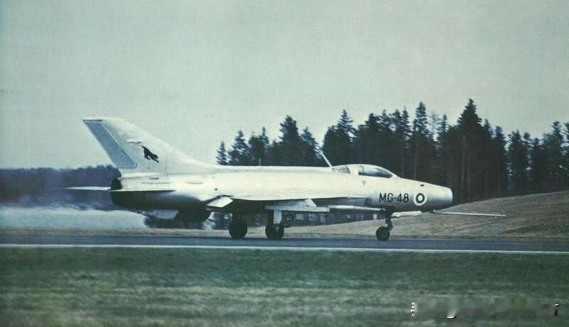 [呲牙笑]芬兰的米格-21——1974年8月，芬兰，里萨拉空军基地。芬兰