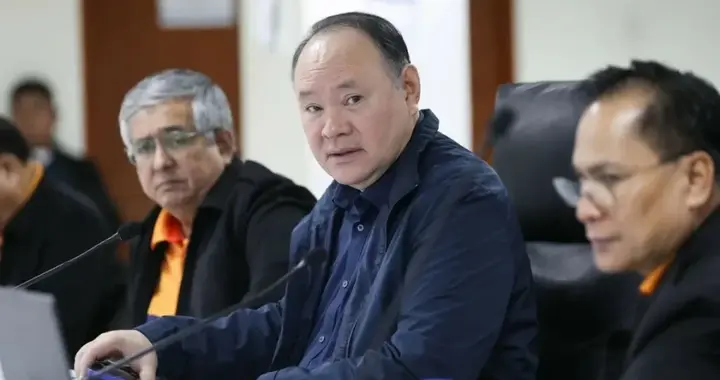 菲律宾开始害怕了, 特奥多罗叫嚣: 拖走仁爱礁57号舰就是战争行为