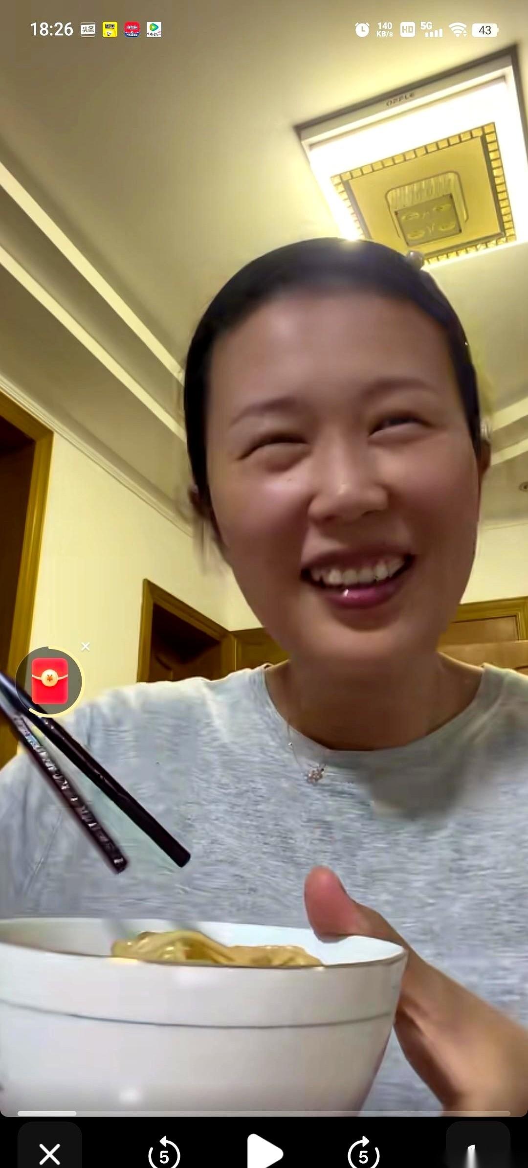 一句“宝宝，我们回家了”，孩子脱口而出那个“不要”。就这一下，把多少“远嫁”光