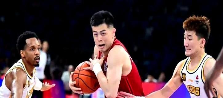 陈盈骏低迷被弃用时，老帅许利民赶紧派上方硕，对他寄托无限期望，连央视的主持人和解