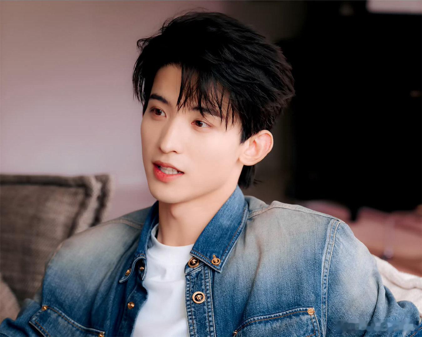 #美人余男主争议##乔振宇常华森#美人余男主到底是谁啊？乔振宇的对接直接声明乔是美人余全方位的男主真