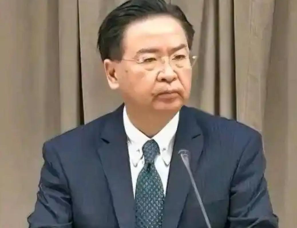 台独顽固分子、台湾所谓的“国安会秘书长”吴钊燮，近日他气急败坏地说，“大陆是