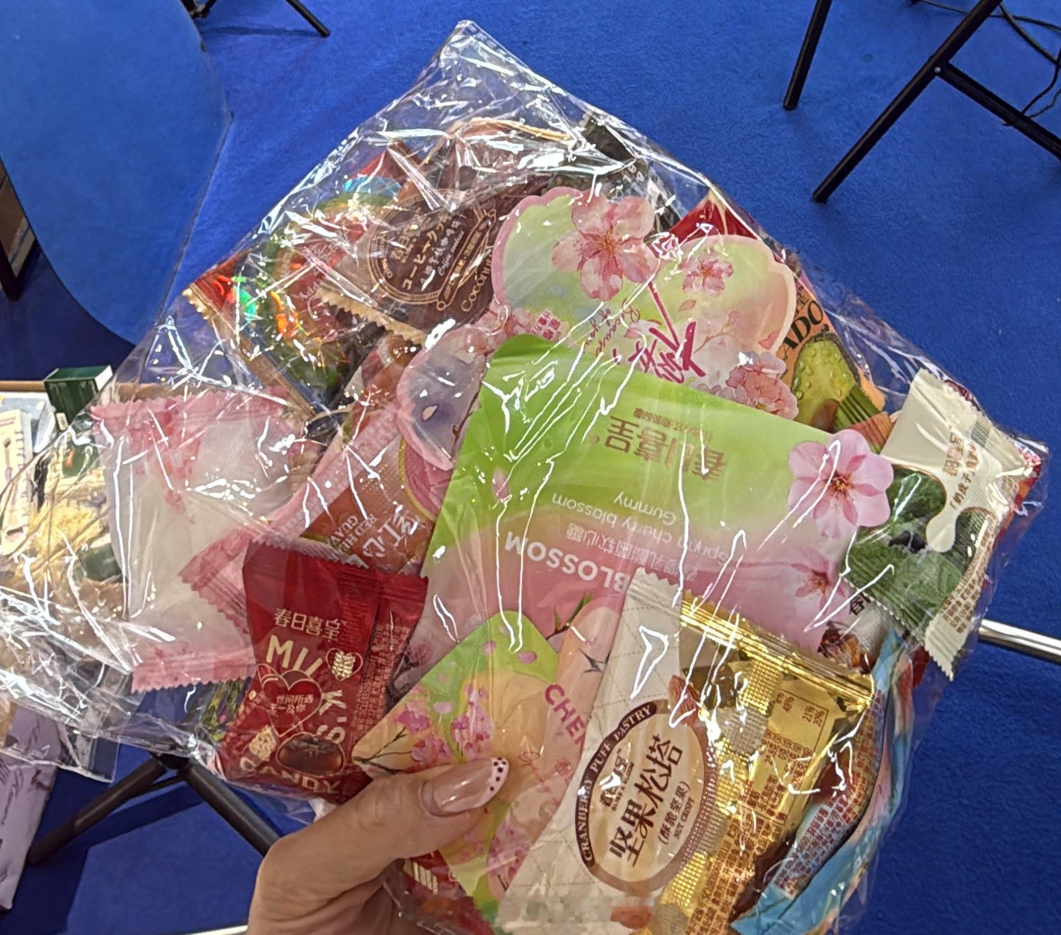 喜糖！我开始试吃！