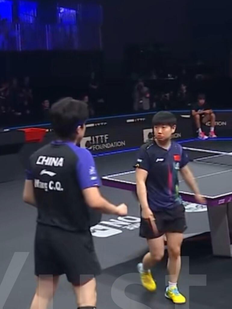 这俩真是活宝，看莎莎姐的小眼神，两个人混双还是太惊喜了，太可爱的互动！我们的莎