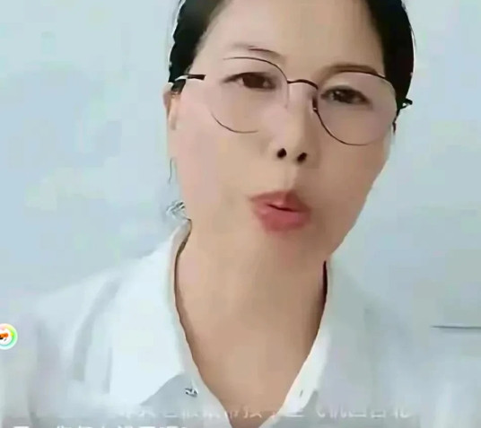 小杨阿姨，高调宣布一件事！近日，小杨阿姨直播，开心地对黑粉说了一件事，大家听