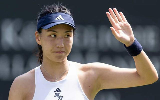 9月22日下午，WTA500新加坡站首轮，王欣瑜对维基奇。首盘王欣瑜的一发得分