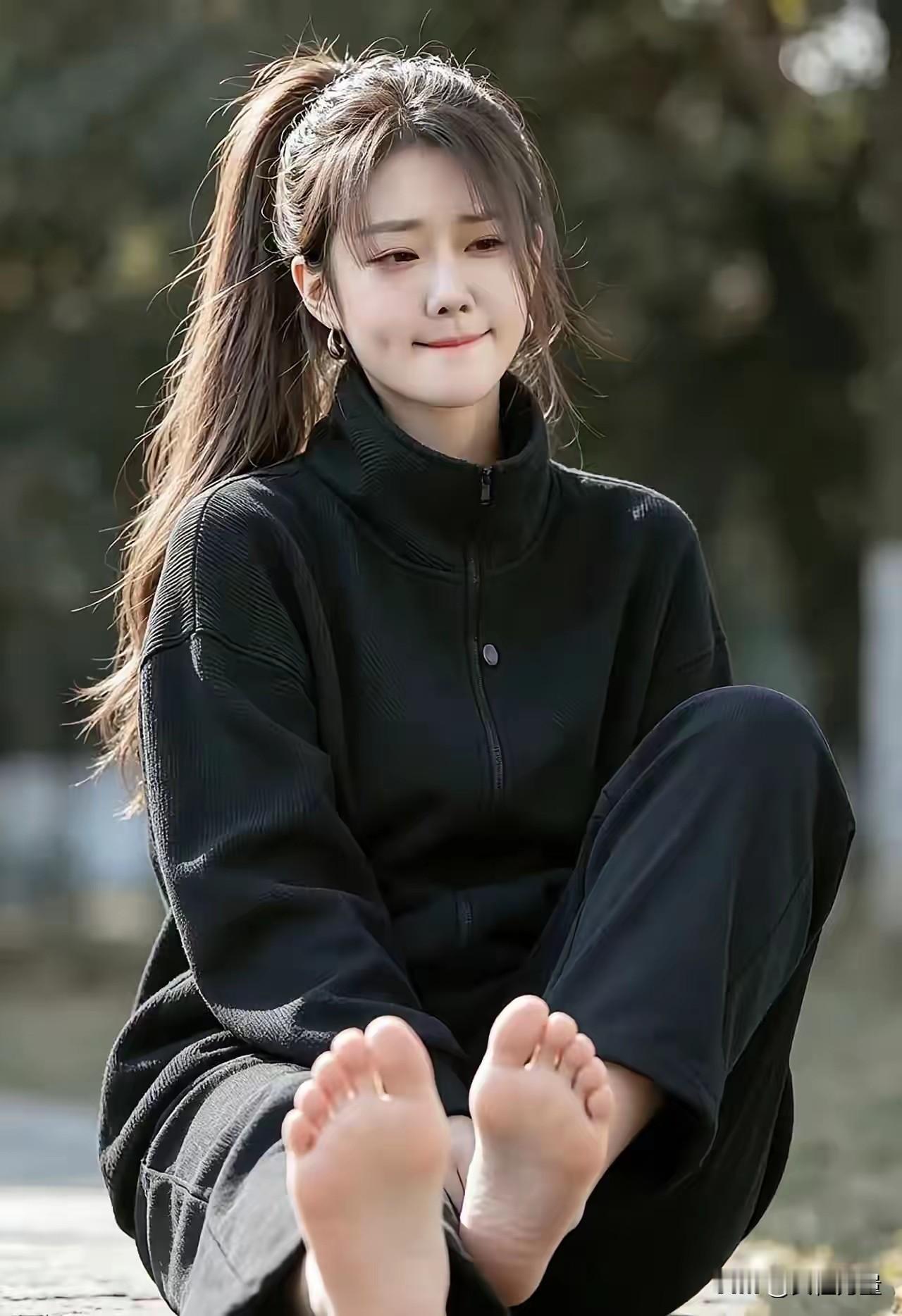 风华正茂时，笑看红尘事。