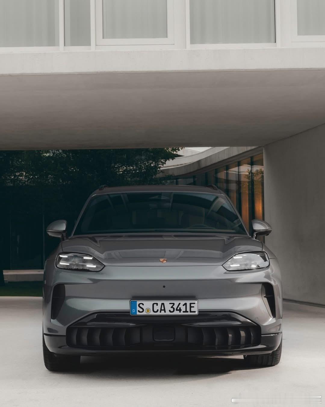 新款保时捷Cayenne电动版的推出，保时捷进一步提升了电动动力系统的性能。最高