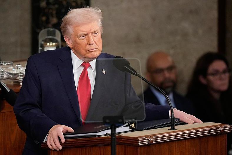 离谱！特朗普又呼吁世界各国赔偿美国费用！这回他直接向全球索赔，理由霸道又荒唐。