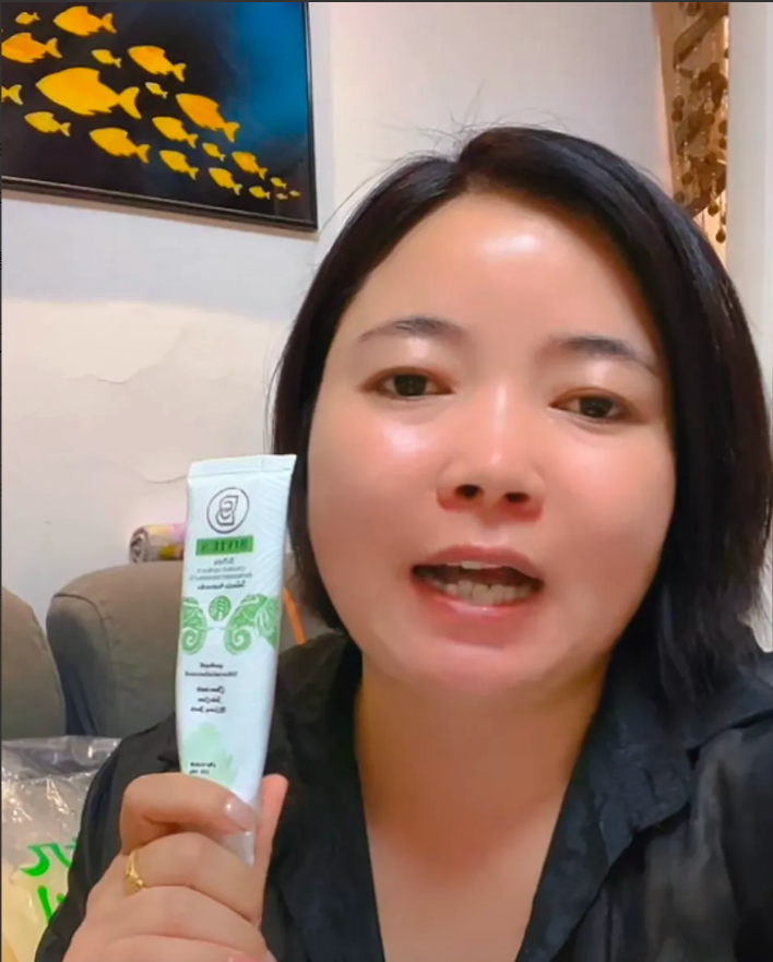 看好了，52万，马上就开了！堂嫂昨晚在直播间说：她这个月的9号要去景德镇了，