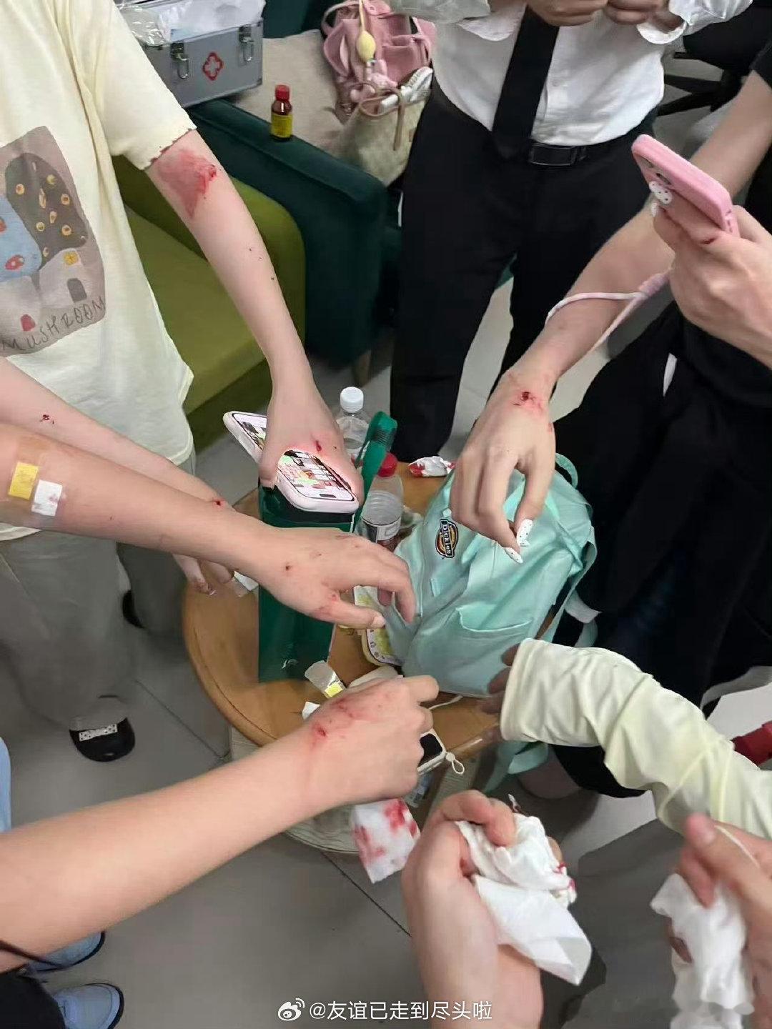 张凌赫全额补偿粉丝张凌赫南宁线下活动因主办方安保疏漏被迫取消，其工作室主动提出为