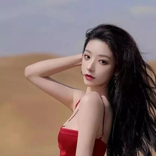 在沙漠中，遇见最炙热的红。