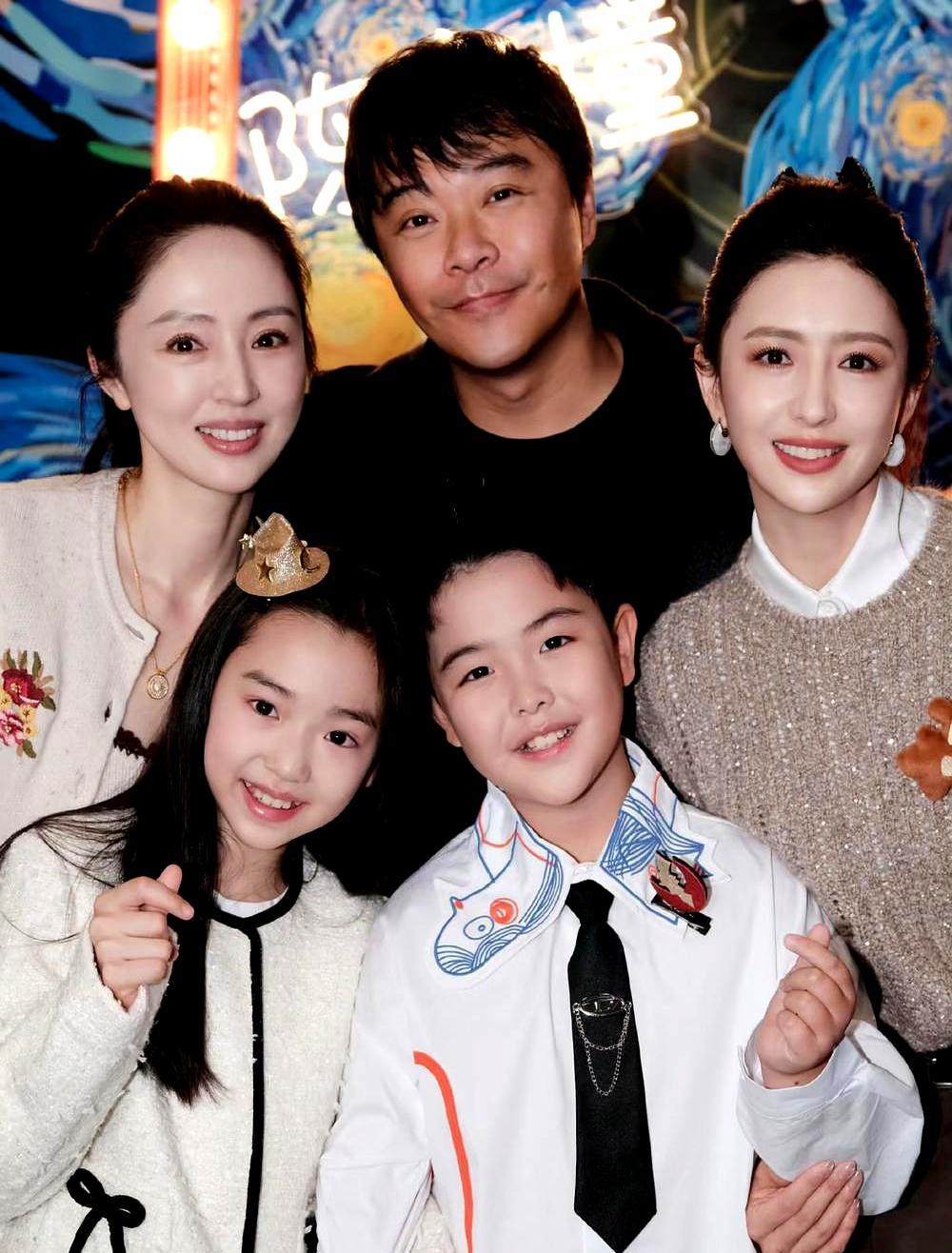 陈思诚佟丽娅离婚4年，她竟成了他公司第三大股东。儿子10岁生日宴，两人并肩