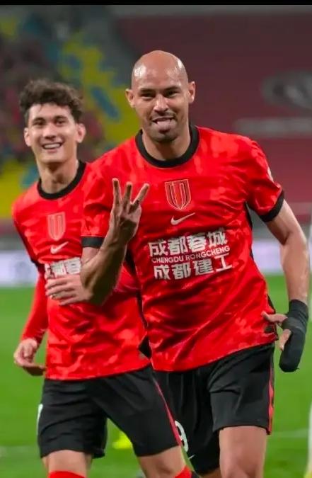 成都蓉城3-0河南队，这回应该是把河南队打服了……！河南队与成都蓉城的梁子就