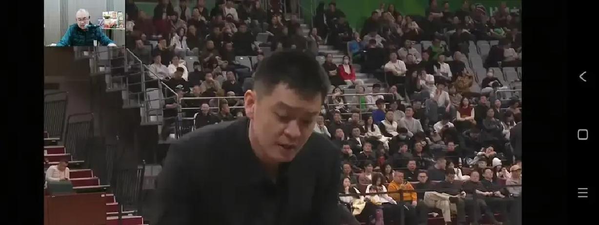 CBA裁判正在集体“闭麦”。但他们关掉的不是麦克风，是长达十年的对立。你见