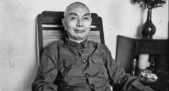1981年，杜聿明重病，郭汝瑰前去探望：“你明知我是共产党，为什么不揭发我呢？”
