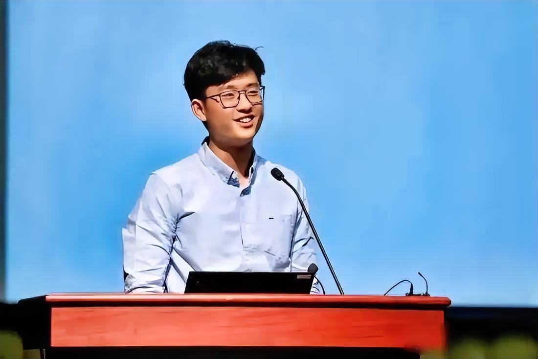 姚顺雨给所有学霸上了一课：真正的松弛感，是哪怕在高考考场，也敢打个盹儿。