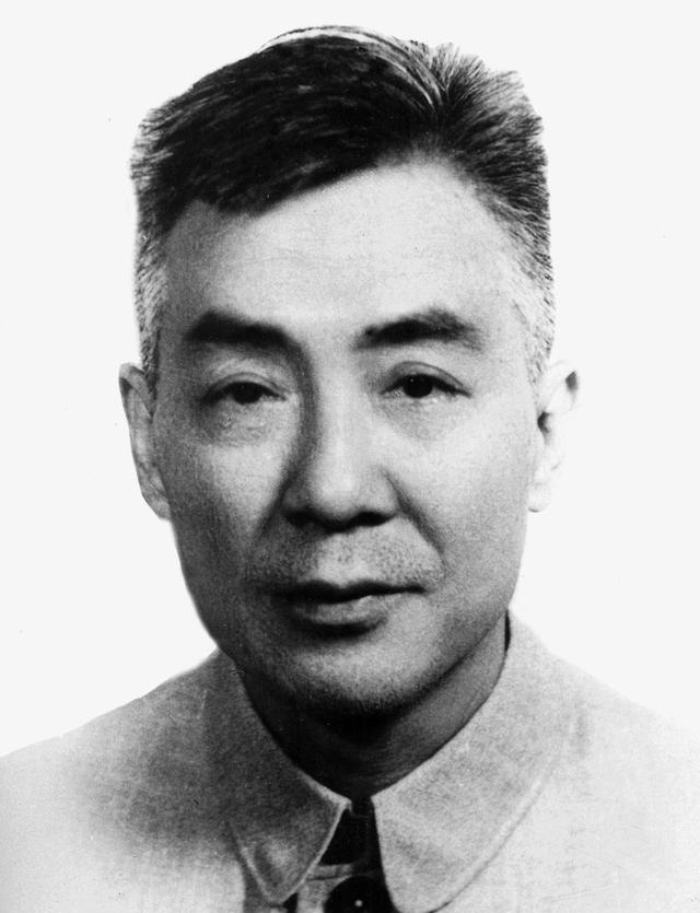 鲁迅认为，托尔斯泰对中国的影响等于零。鲁迅委托冯雪峰写了一篇题为《关于鲁迅在文学