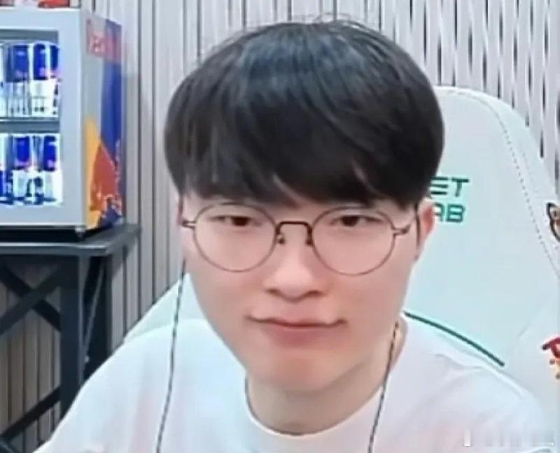 faker名人堂还是出太早了，现在卖估计销量更好当时估计拳头以为四冠王已经是极限