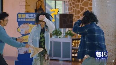 鹿晗戴地中海假发哈哈哈哈哈有生之年系列！鹿晗地中海假发上线，还好有刘海保底。王