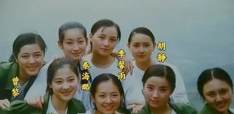 仔细一看，感觉年轻时候的章子怡还没有现在有气质，倒是那时候的梅婷一眼万年。