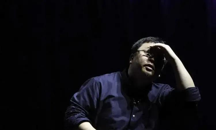 罗永浩和李亚鹏是同一类人，两人都是在创业方面从没赢过，但是嘴上从来没输过。罗永