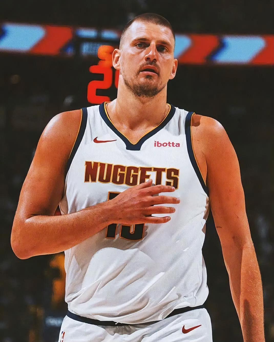 太遗憾了，掘金130-131惜败独行侠，这2位球员必须为输球负责！1.约基