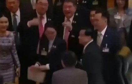 泰国对佩通坦的不信任案在议会上没有通过！今天上午8时30分，泰国召开会议表决