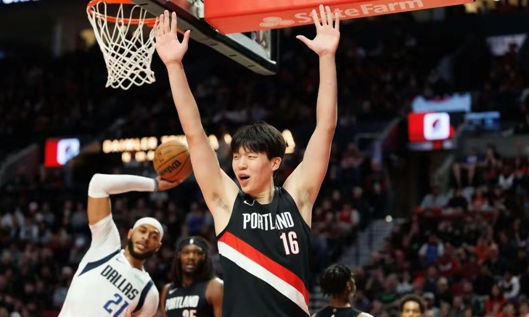 不知道怎么夸杨瀚森了！出场十分钟以上没有得分也没有篮板只有一个助攻，但是有一个失