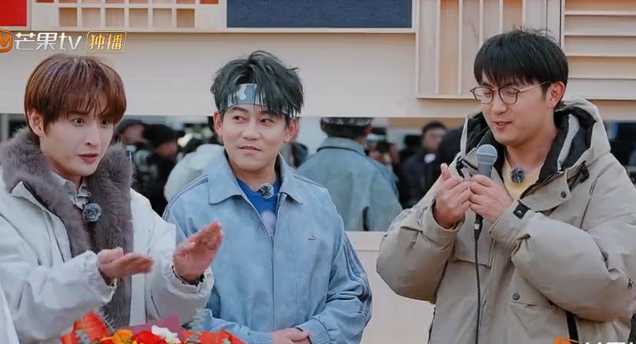 苏醒这个操作实在是难为导演了！让导演挨个评价下哥几个的演技，导演李恒建在那里硬夸