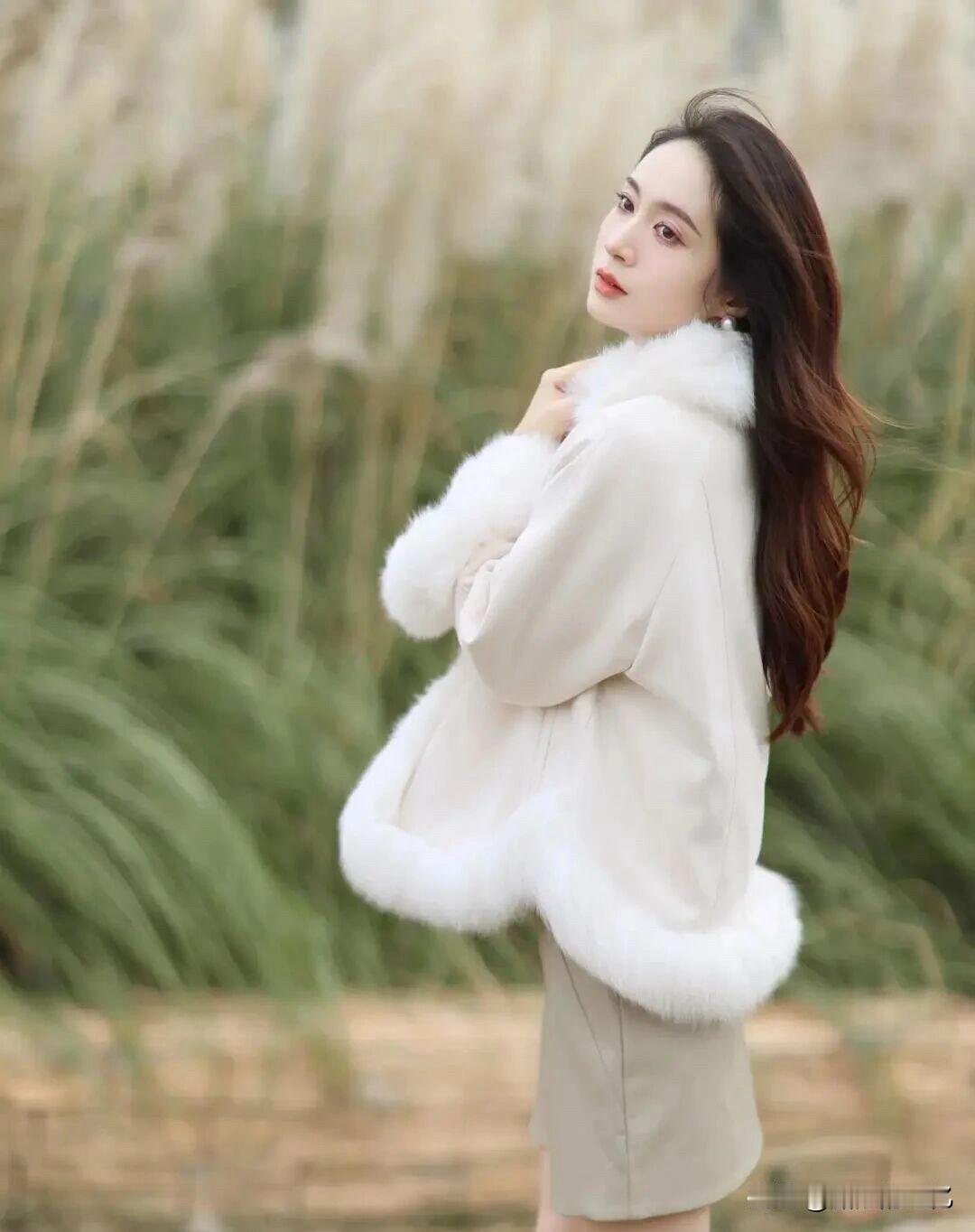 把寒冬写成诗行：雪苇丛中的人像光影手册！[比心][比心][比心]冬日摄影技巧