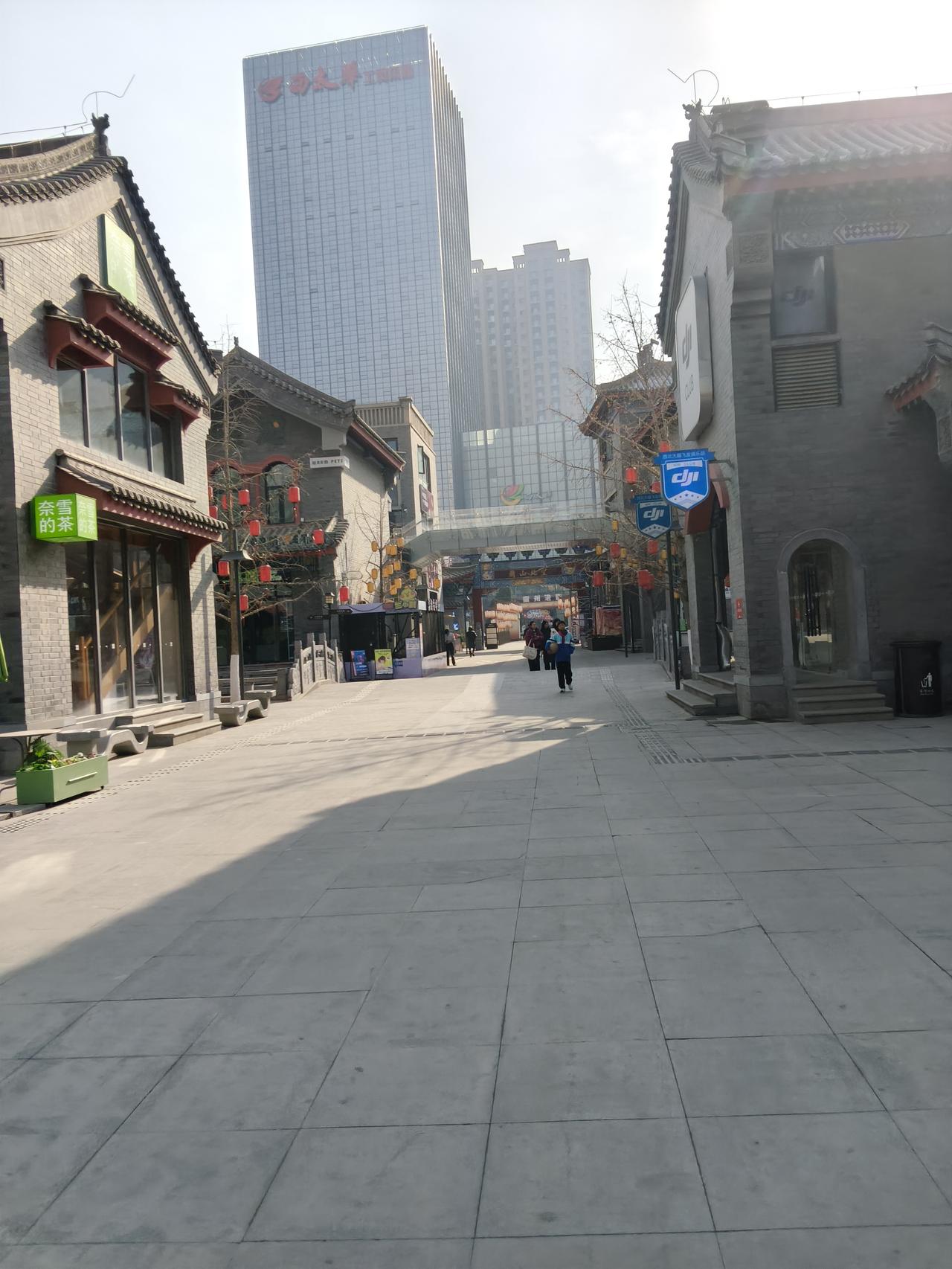 兰州昨天还是艳阳高照，我去逛了兰州老街，可能因为周内大家上班的上班上学的上学，最