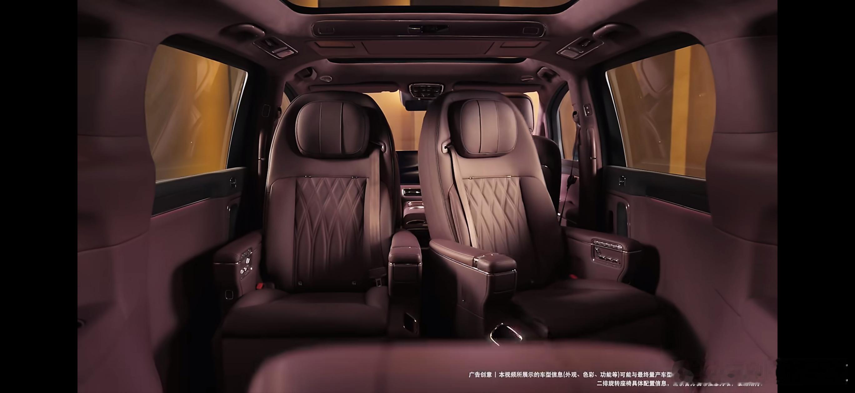 鸿蒙智行智界V9的内饰发布了，第二排座椅支持180度旋转，新车长宽高分别为535