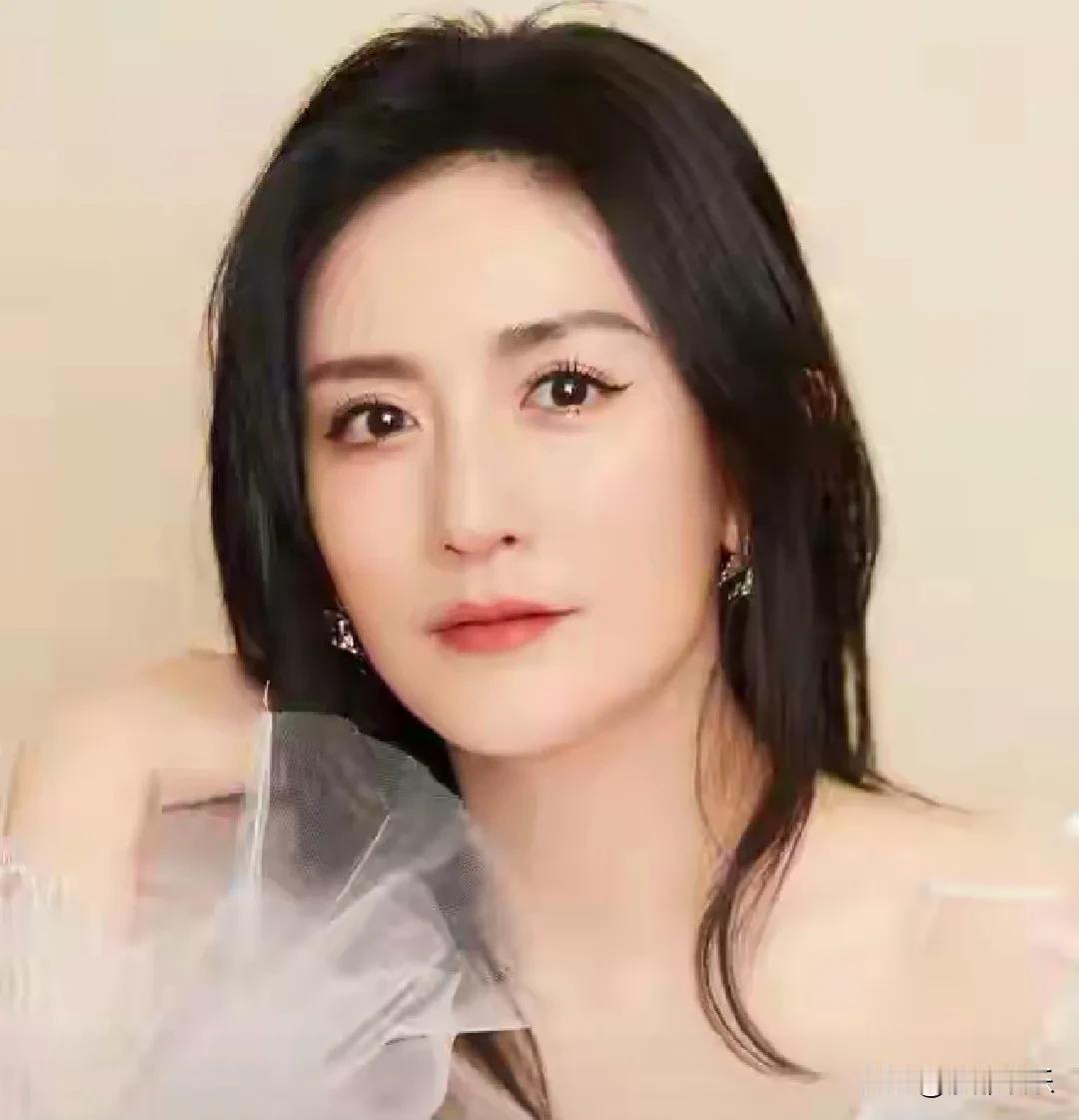 谢娜，这操作也是没谁了！5月22日下午，谢娜在社交平台甩出一句话直接炸场了—