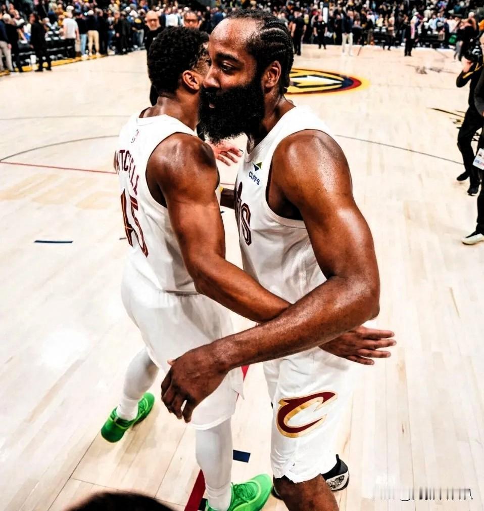 宣布复出！轰动NBA！改变联盟格局的交易。整个NBA都炸开了锅，交易截止日骑