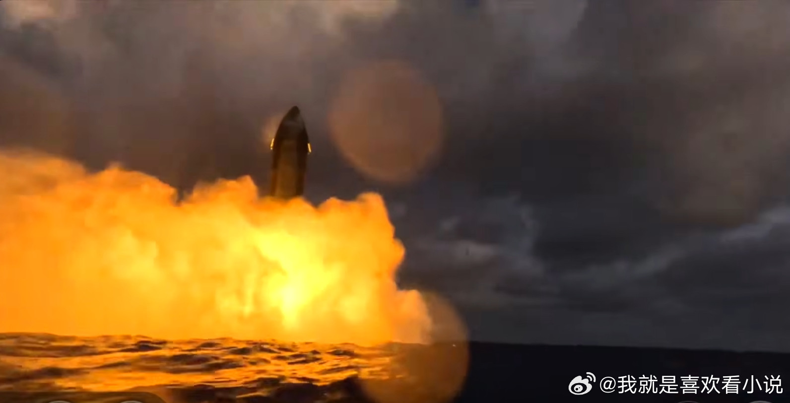 #SpaceX#星舰第14飞的两次爆炸解释：图一：一级助推器的爆炸21号一级助推器的爆炸是Space