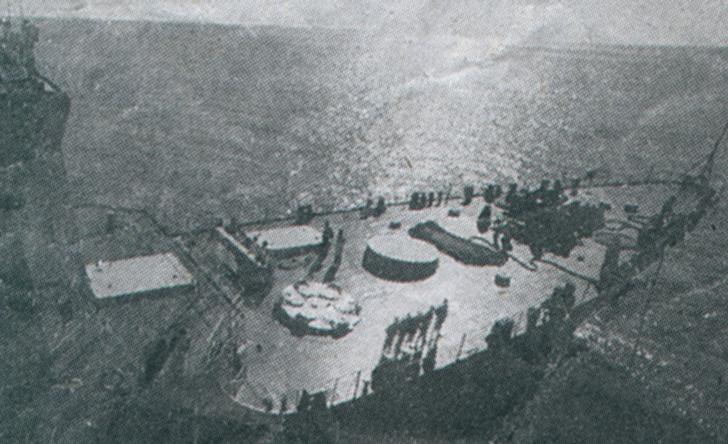 2002年，当052C开始建造时，海红旗九号舰载防空系统还处在海上试验阶段，六发