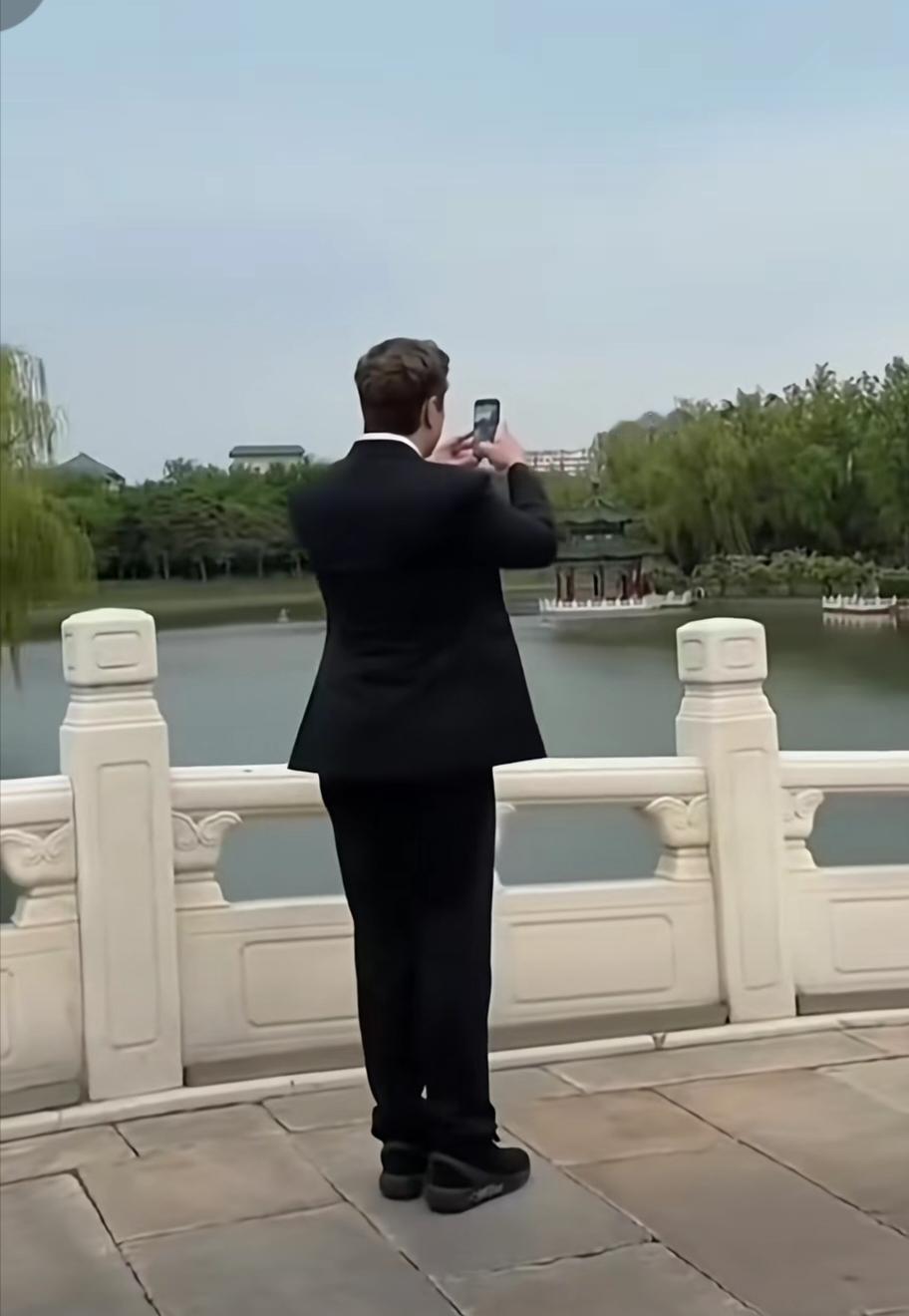 美国访华这群人在中国都玩美了，马斯克到处各种拍，卢比奥被人民大会堂看呆了，美国财