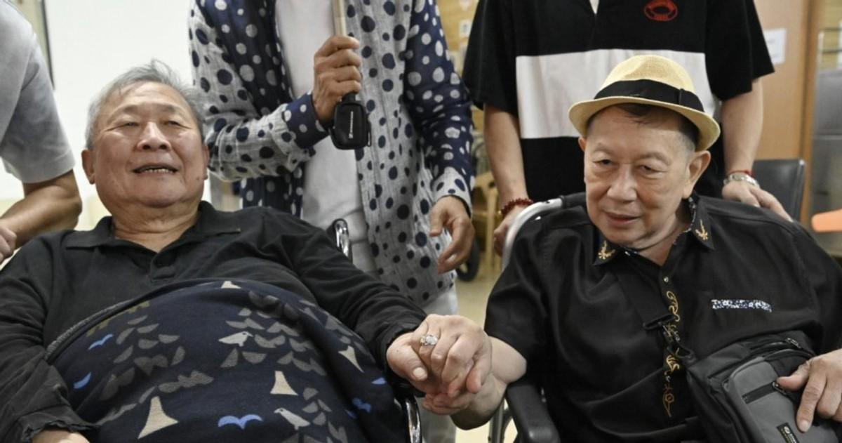 TVB绿叶中秋探望老友感触落泪，秦煌双脚肿胀发黑，张伟文已失智中秋节还没到，本